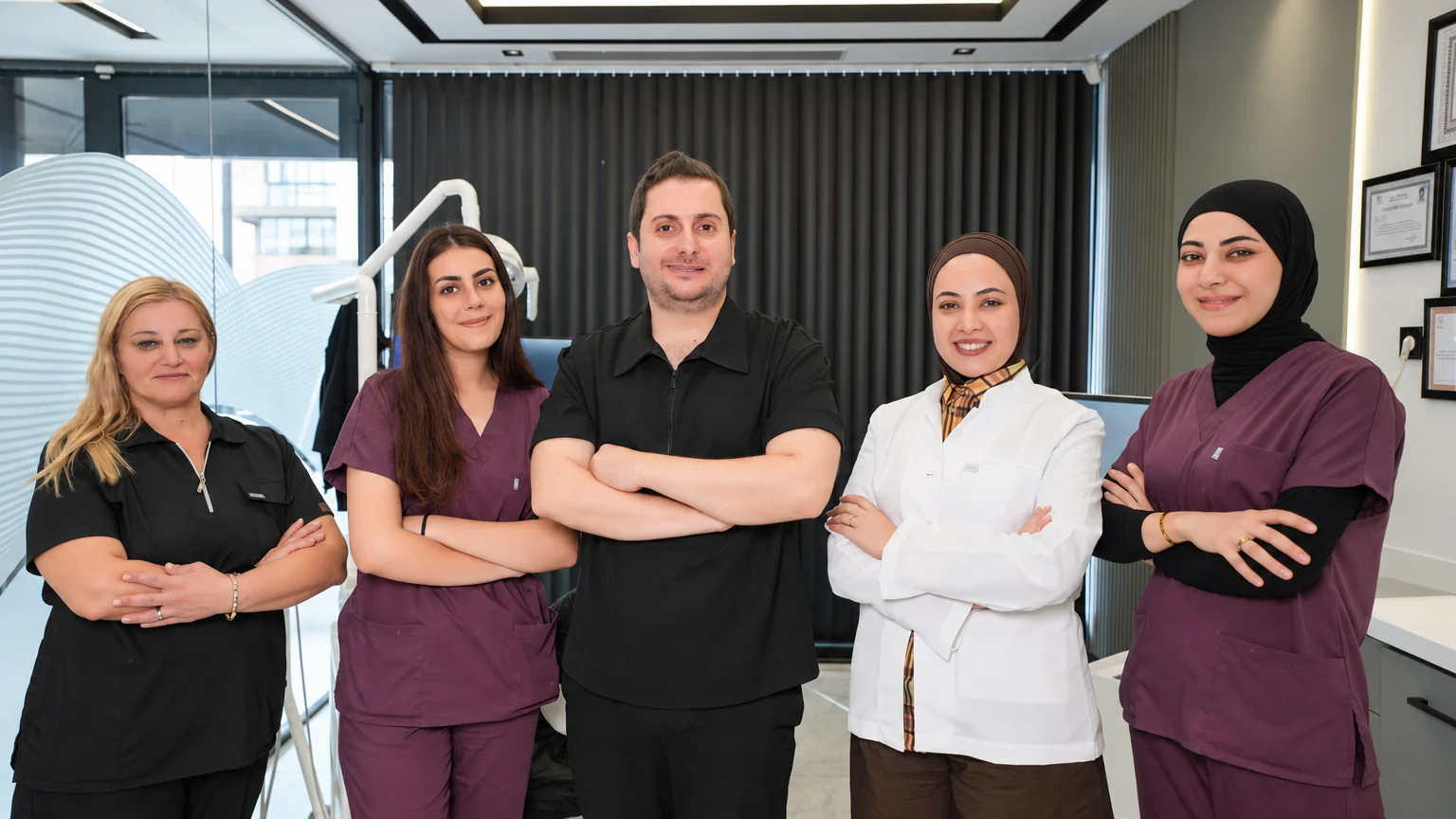 فريق عيادة كرستال اسطنبول
